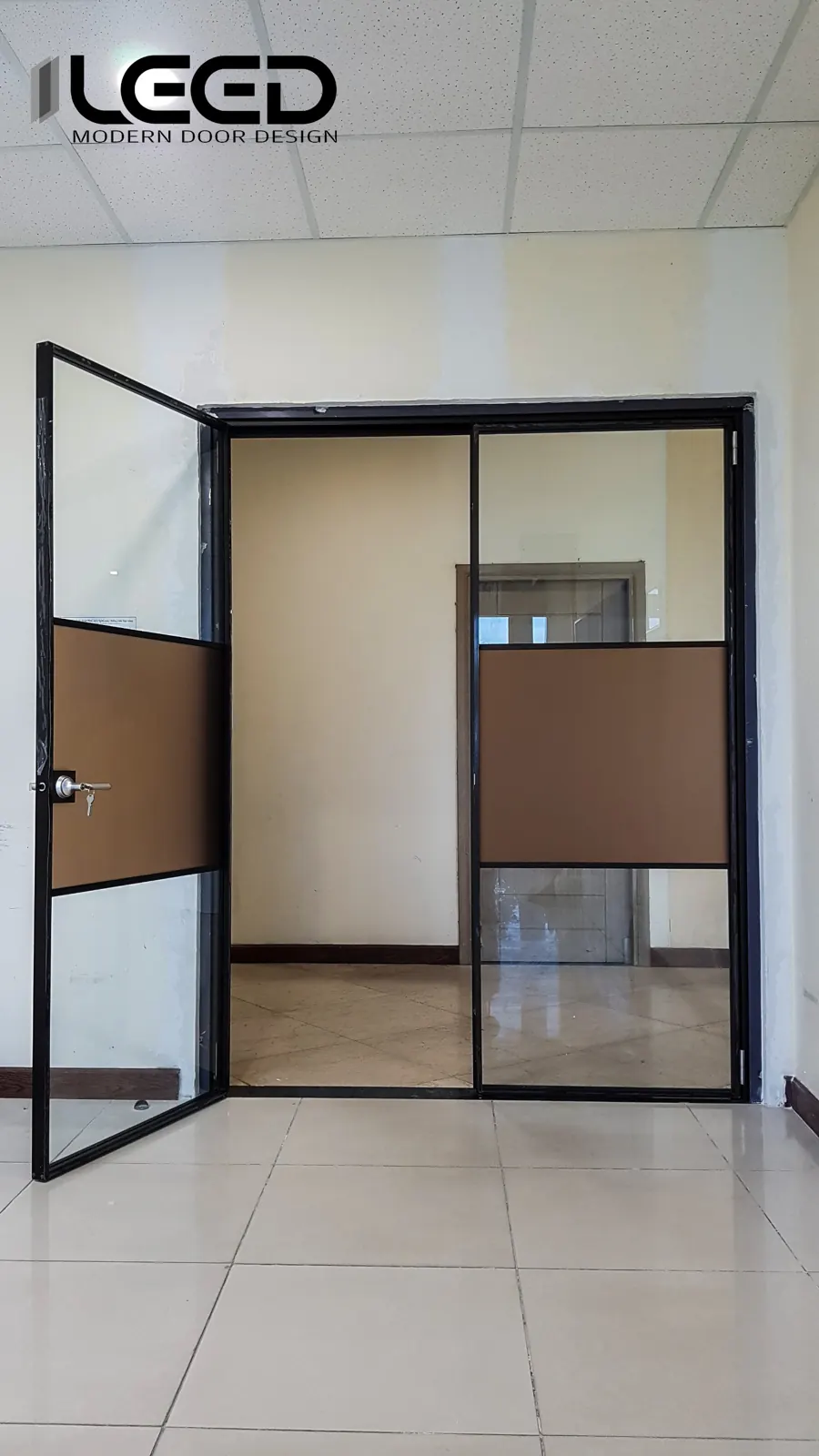 Cửa mở quay & pivot – công trình thực tế 3