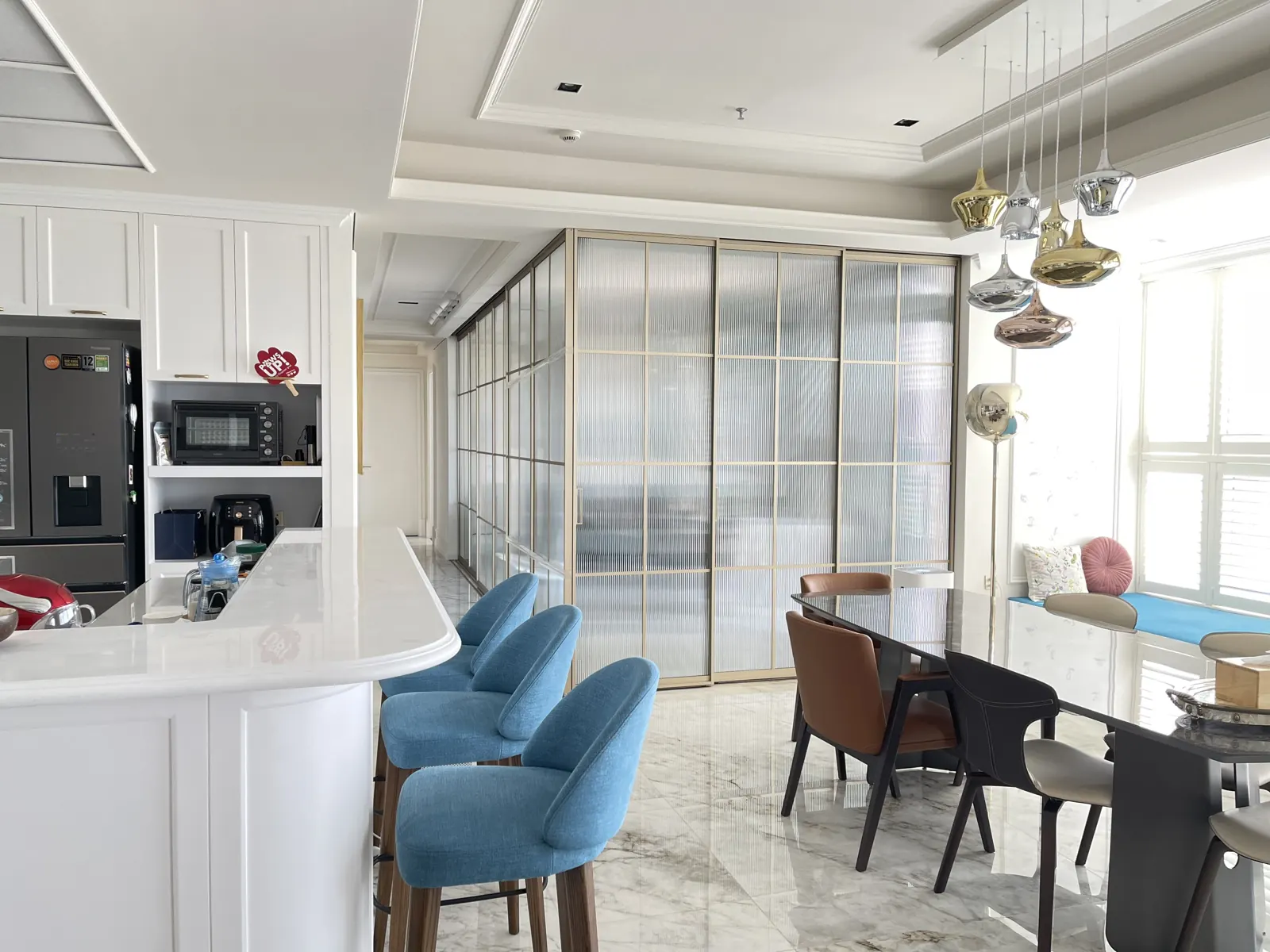 Cửa lùa Slim – Căn hộ cao cấp – cửa lùa 4 cánh khung vàng