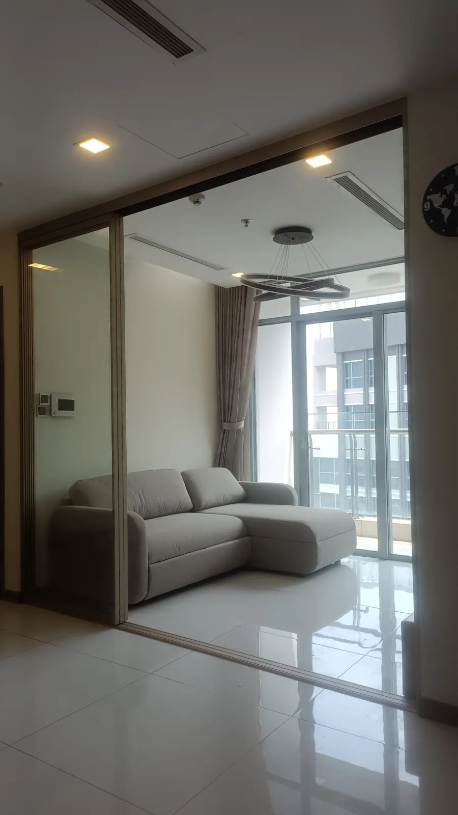 Cửa 3 cánh lùa liên động – công trình thực tế 1