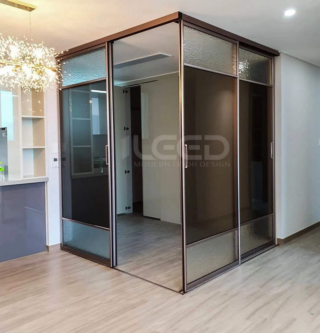 Cửa 3 cánh lùa liên động – công trình thực tế 4
