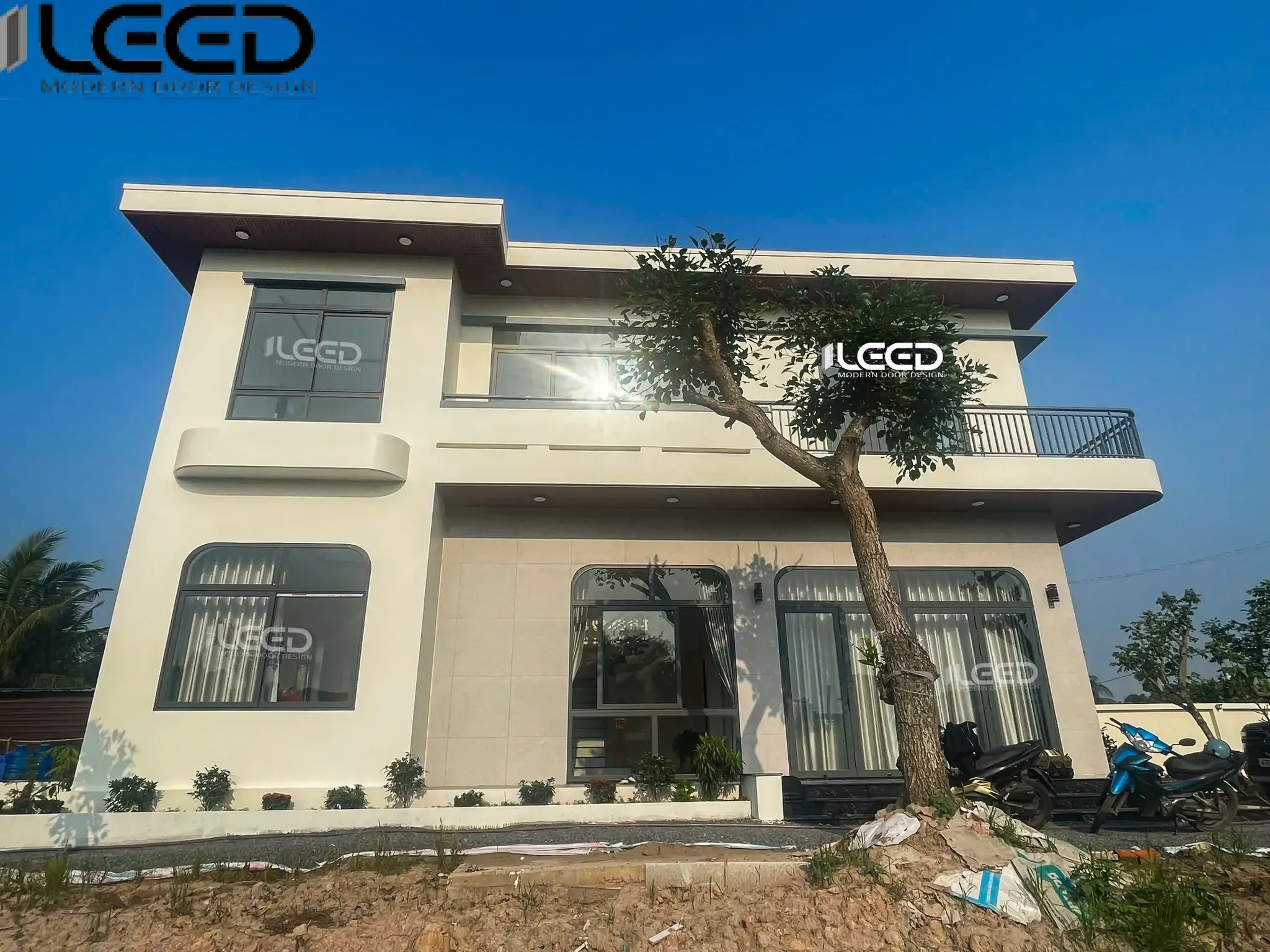 Cửa nhôm kính biệt thự sân vườn