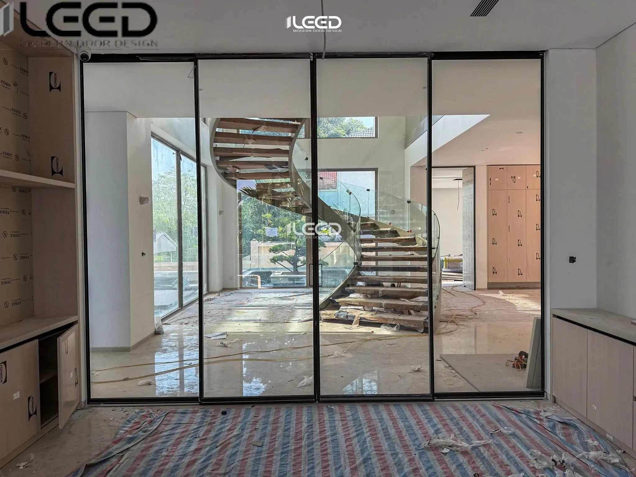 Cửa nhôm kính Slim LEED cho Villa